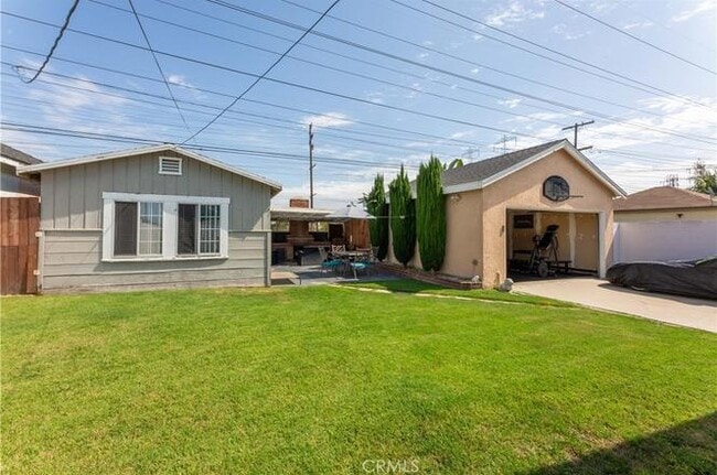 Building Photo - 5643 Ashworth St