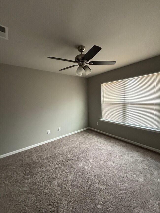 Building Photo - 50 Buena Vis Dr