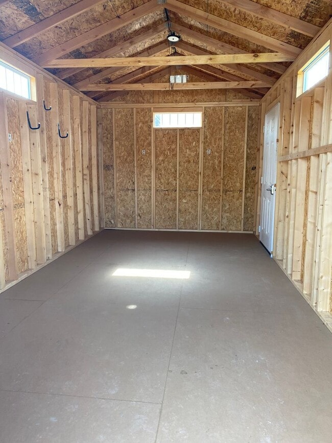 Building Photo - Gem Located In Central Selah; Spacious 2-Bedroom Retreat with Private Yard & Lots Of Storage!