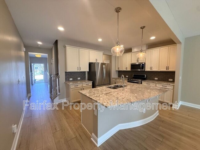 Building Photo - 212 Ellsworth Manor Dr