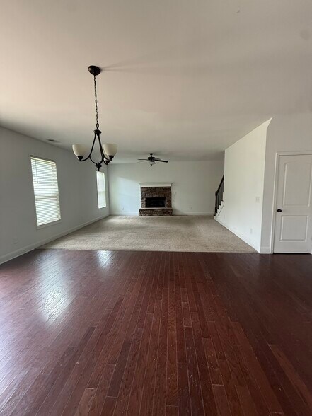 Building Photo - 6035 Stonebrook Ln