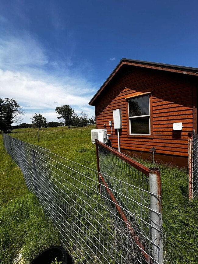 Building Photo - CABIN - Brock ISD - HORSES WELCOME