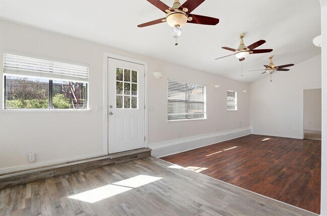 Building Photo - 128 Skyview Terrace