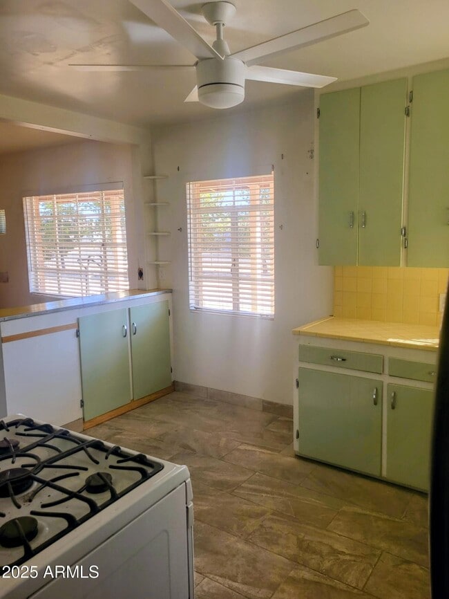 Building Photo - 1704 W Colter St