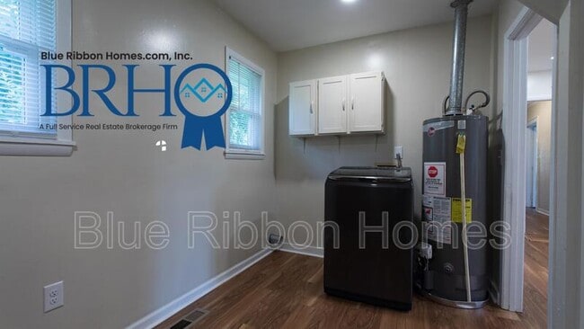 Building Photo - 605 Victory St NW