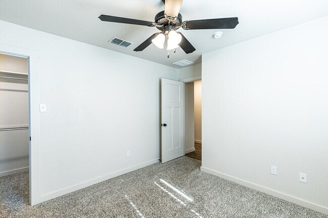 Building Photo - 5519 121st St