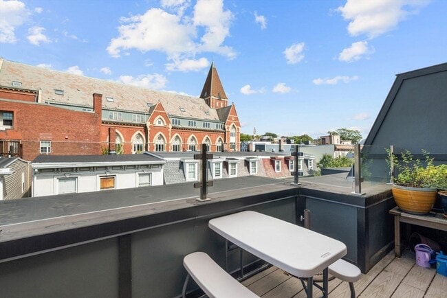 Building Photo - 205 W 8th St