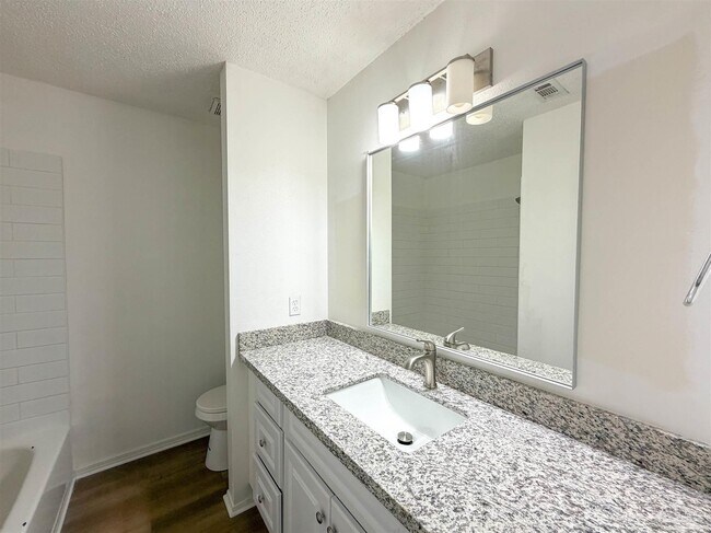 Building Photo - 1500 E Johnson Ave