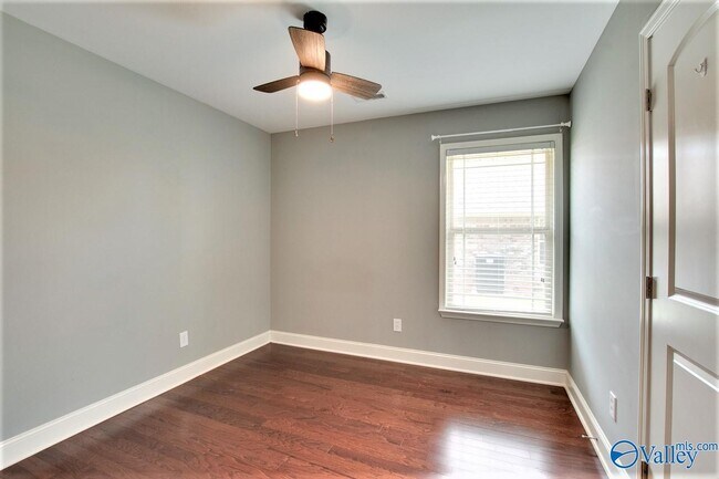 Building Photo - 24603 Rolling Vista Dr