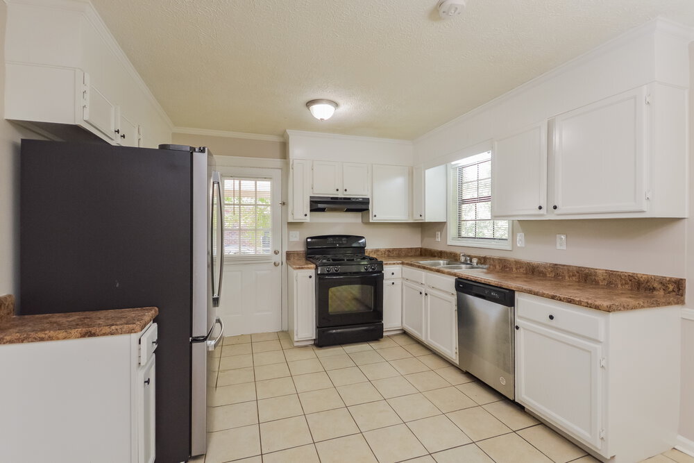 Building Photo - 1731 Underwood Dr SE