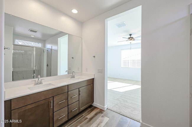 Building Photo - 7591 W Honeysuckle Dr