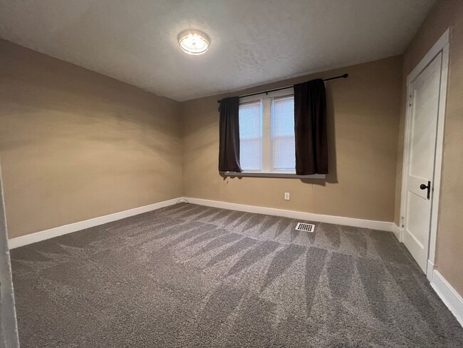 Building Photo - 2 Bedroom Townhome for Rent in the Arlingt...