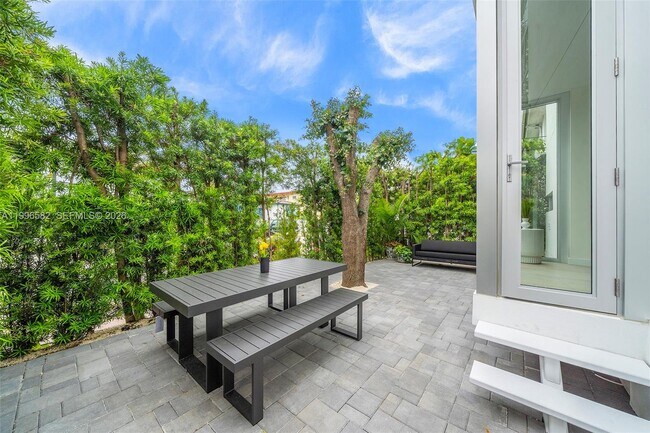 Building Photo - 600 76th St