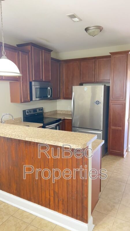 Building Photo - 2103 Chantilly Ln