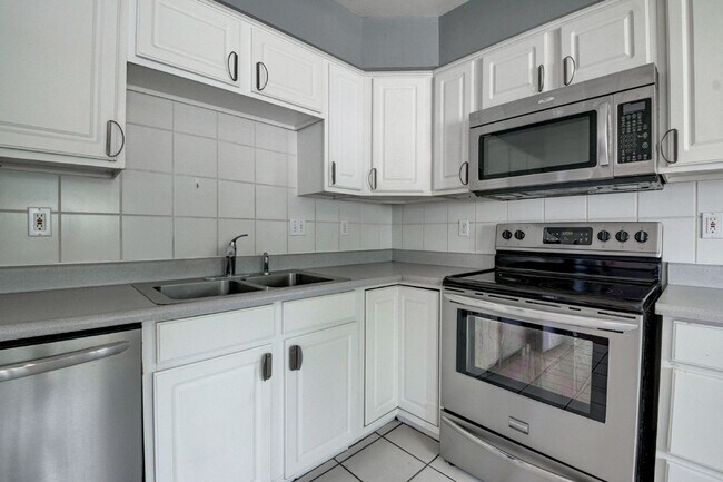 Building Photo - $2,595- 4 Bed, 2 Bath Home in Arvada with ...