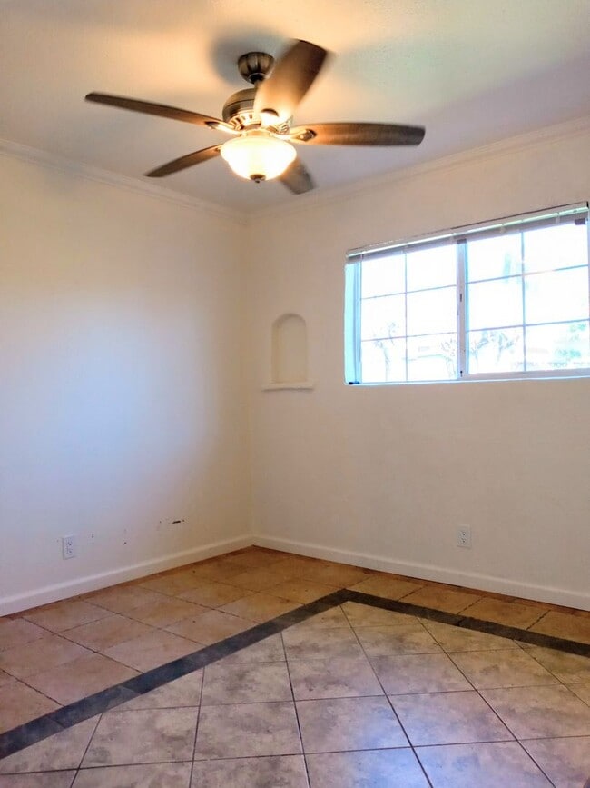 Building Photo - Recently Remodeled 3bd Single Story House Accepting Pets!