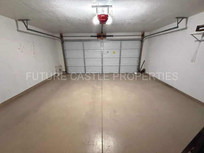 Building Photo - 6315 La Habra Ln NE