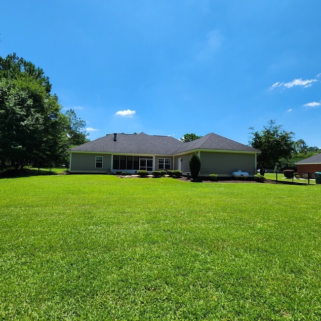 Building Photo - 261 Willow Lake Dr