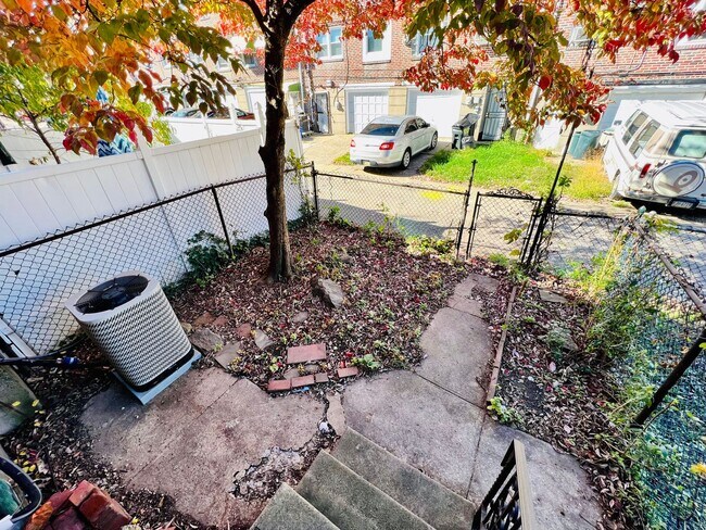 Building Photo - 7445 Rhoads St