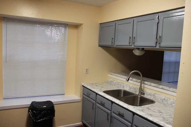 Building Photo - 1801 Denmark Ln