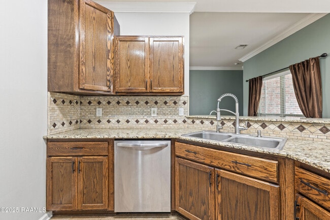 Building Photo - 307 Flanders Ridge Dr