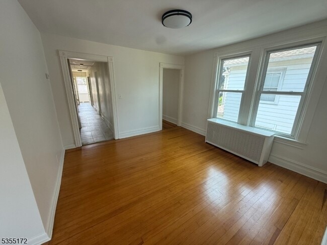 Building Photo - 19 E Hanover Ave