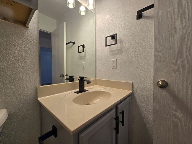 Building Photo - RENT REDUCTION - AVAILABLE NOW!