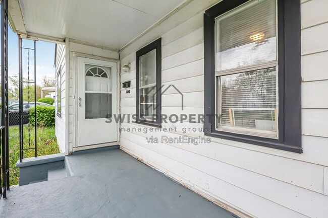 Building Photo - 1590 Vendome Dr S