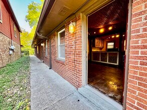 Building Photo - 557 N Limestone
