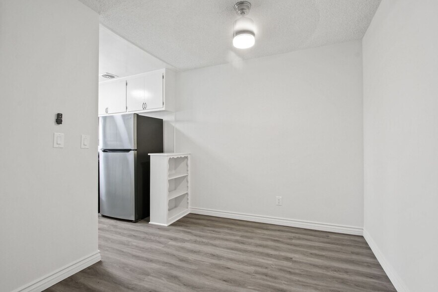 Building Photo - 402 Montana Ave