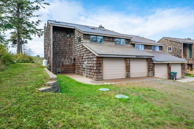 Building Photo - 3 Bedroom Condo on West Beach Bluffs **$500 off the first months rent**