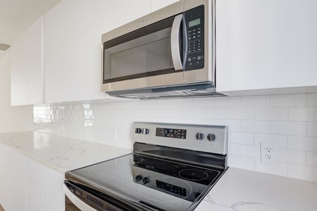 Building Photo - Luxury 3 Bed Townhome in Durham RTP