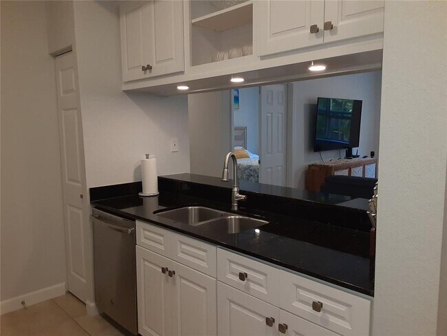 Building Photo - 1064 N Tamiami Trl