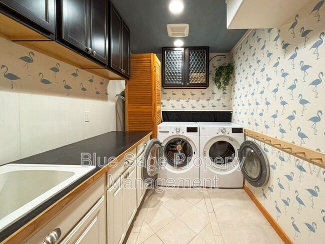 Building Photo - 241896 US-101