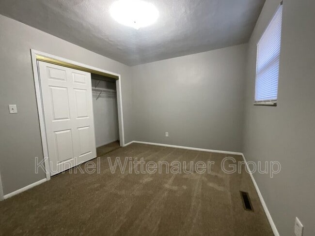 Building Photo - 415 Williamsburg Dr