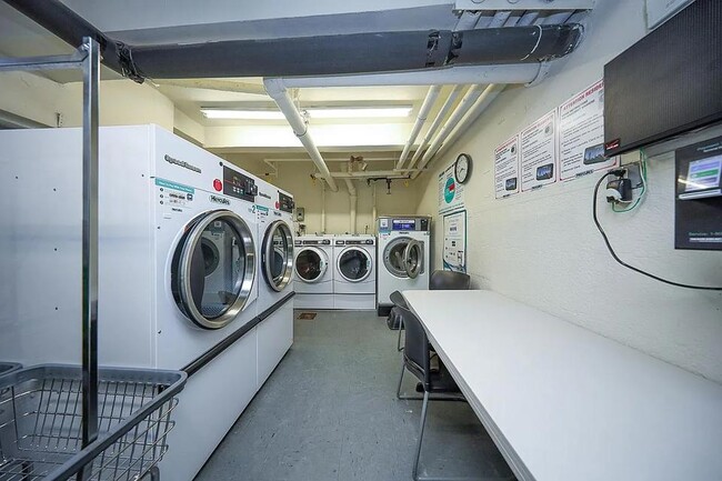 Building Photo - 2900 Ocean Ave