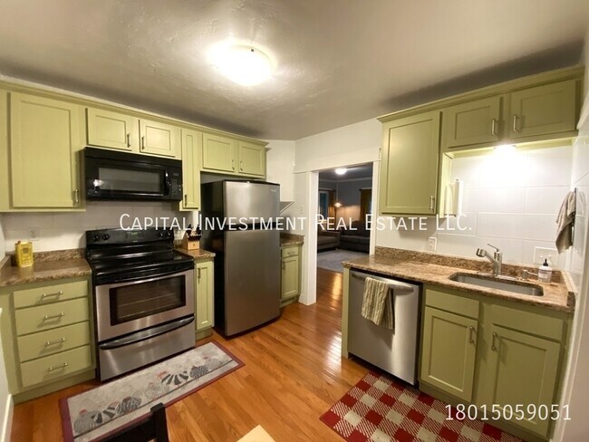Building Photo - 777 E Redondo Ave
