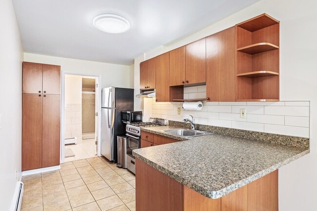 Building Photo - 11 Jones Pl