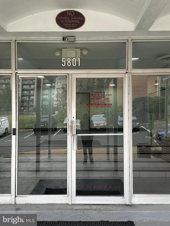 Building Photo - 5801 Quantrell Ave