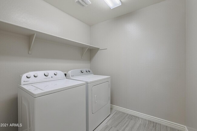 Building Photo - 2736 E Mews Rd