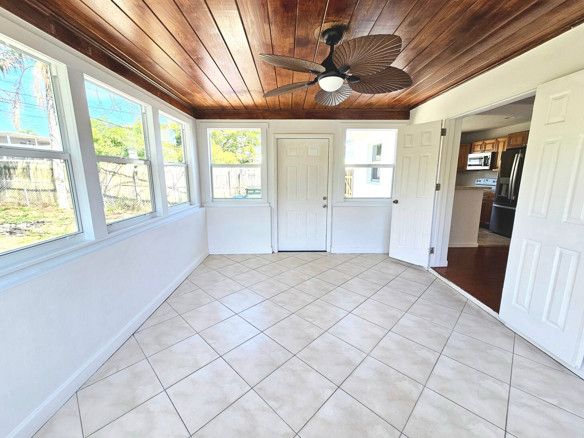 Building Photo - 811 N B St