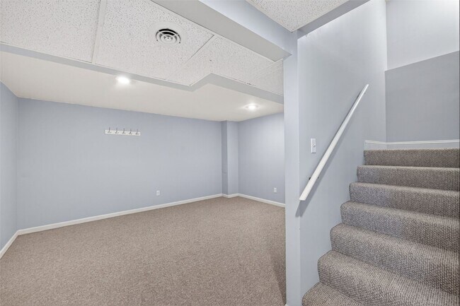 Building Photo - 3275 Simeon Bunker St