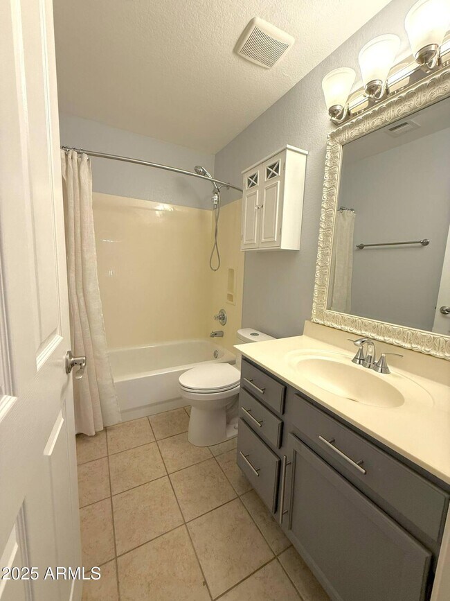 Building Photo - 1030 S Brentwood Ct