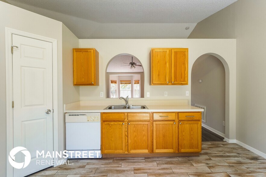 Building Photo - 615 NW North Macedo Blvd