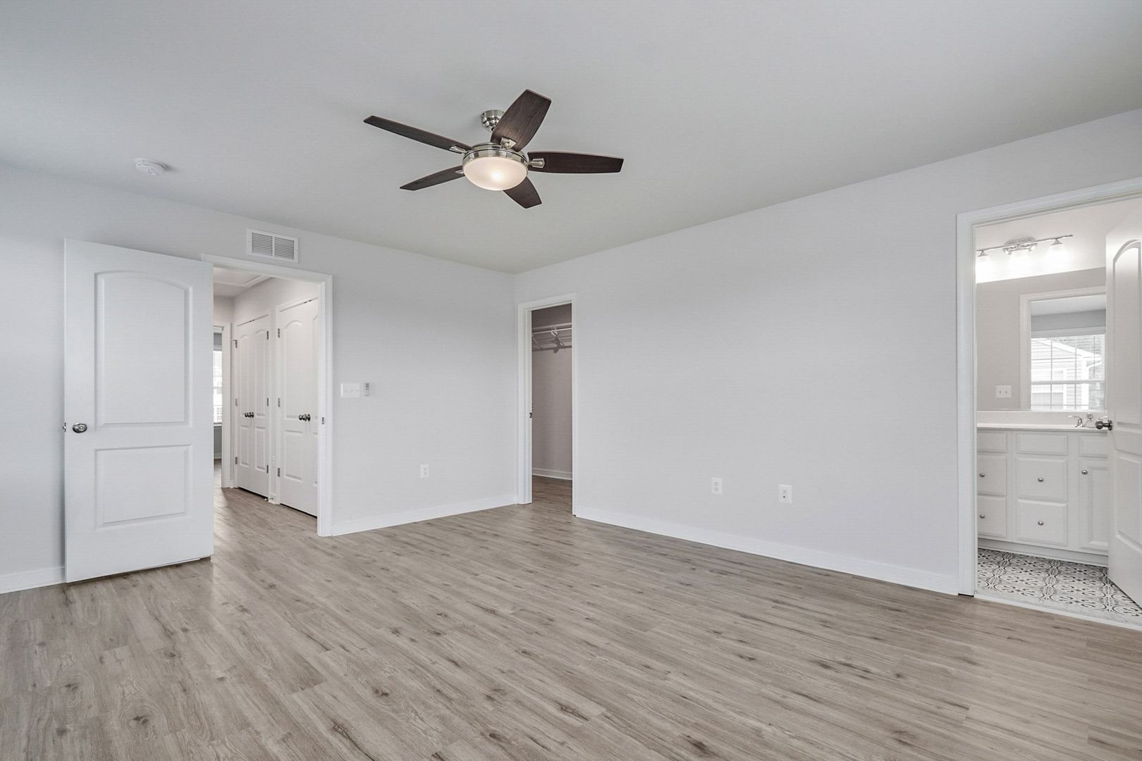 Building Photo - 1413 Kerr Dr