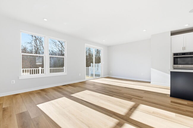 Building Photo - 1017 Venifena Terrace SE