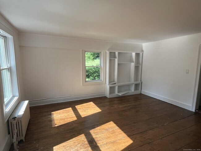 Building Photo - 434 Hurlbutt St