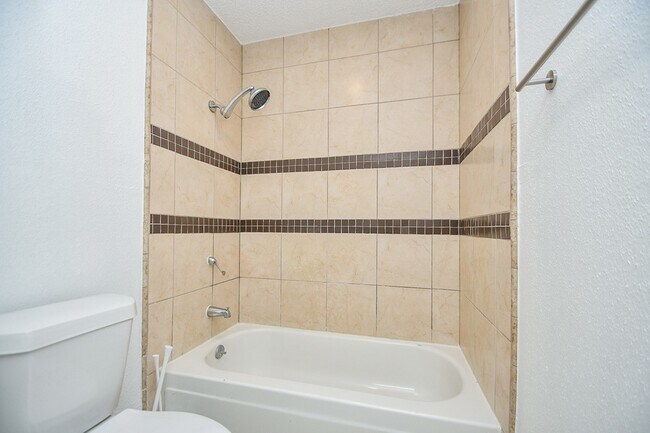 Building Photo - 11201 Lynbrook Dr