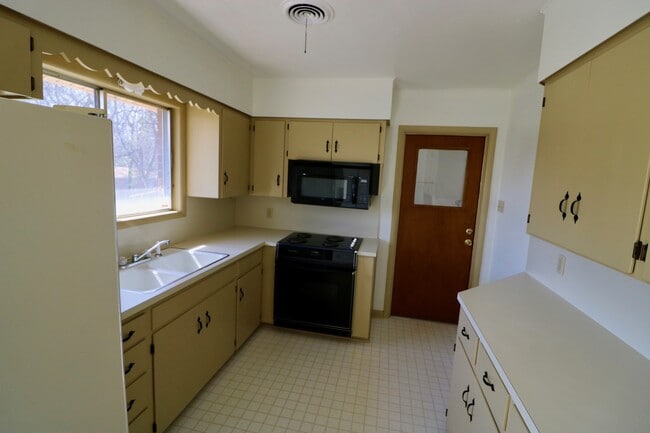 Building Photo - 105 E Xavier-