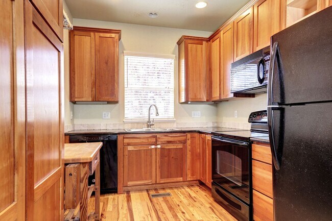 Building Photo - The Meadows townhome 3 bed 2 bath, in Morgan's Run Community!